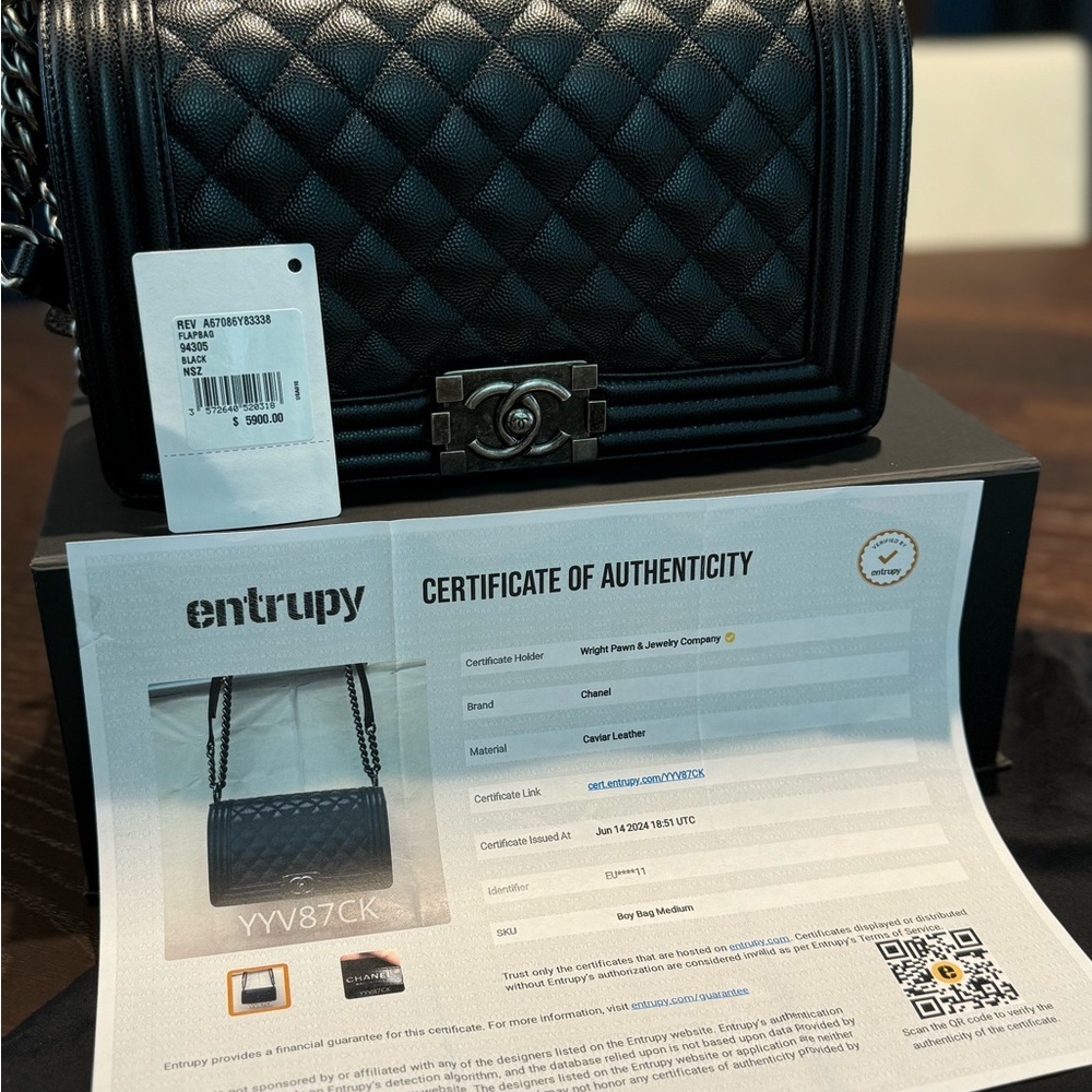 Chanel Boy Caviar Black Ruthenium - Picture 12 of 17